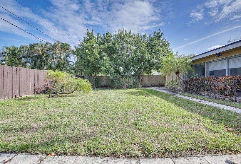 Lighthouse Point Home W/ Patio   3 Mi To Beach!