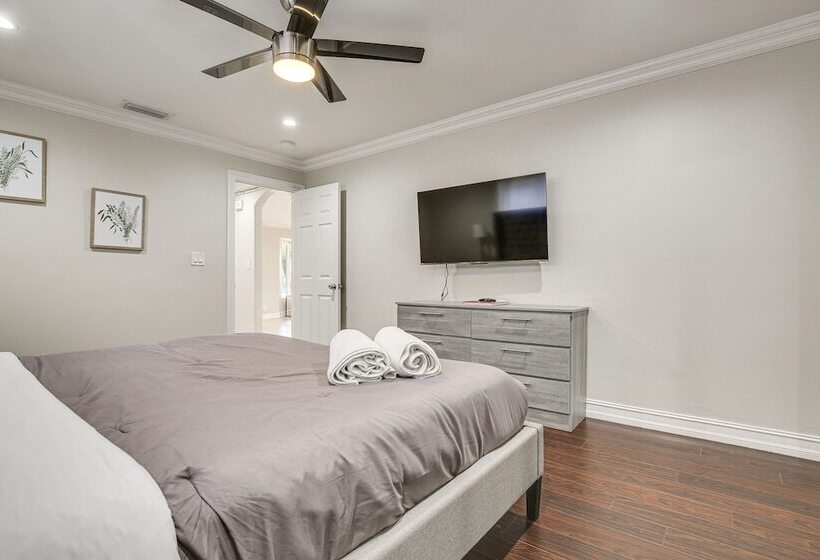 Lighthouse Point Home W/ Patio   3 Mi To Beach!