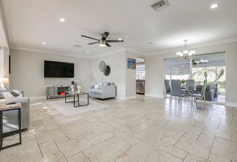 Lighthouse Point Home W/ Patio   3 Mi To Beach!