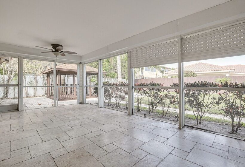 Lighthouse Point Home W/ Patio   3 Mi To Beach!