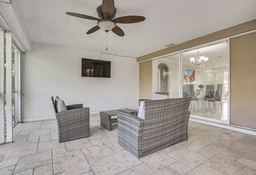 Lighthouse Point Home W/ Patio   3 Mi To Beach!