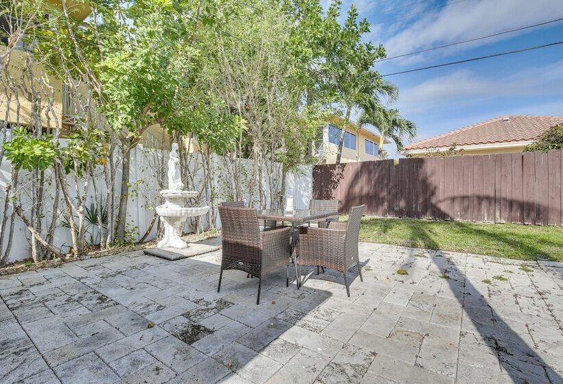 Lighthouse Point Home W/ Patio   3 Mi To Beach!