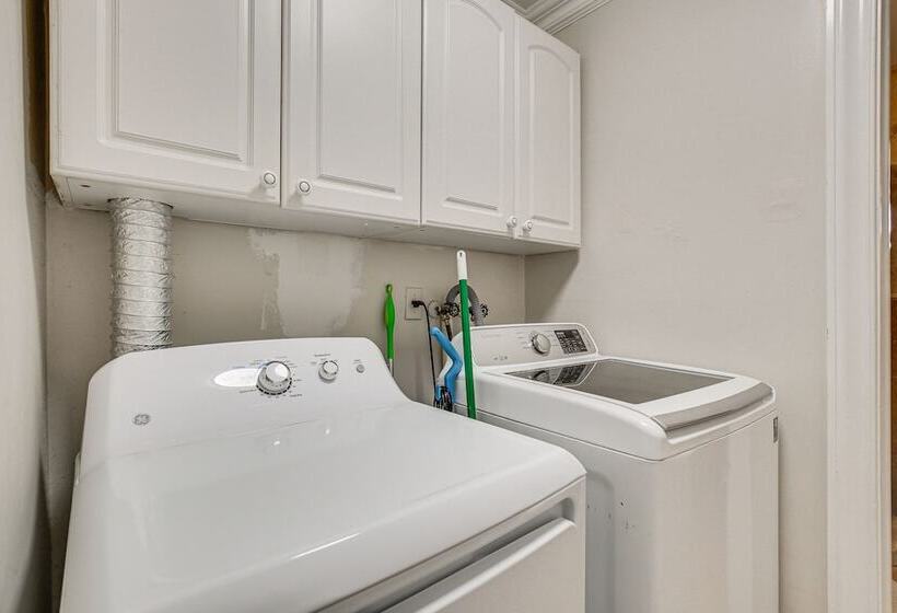 Lighthouse Point Home W/ Patio   3 Mi To Beach!