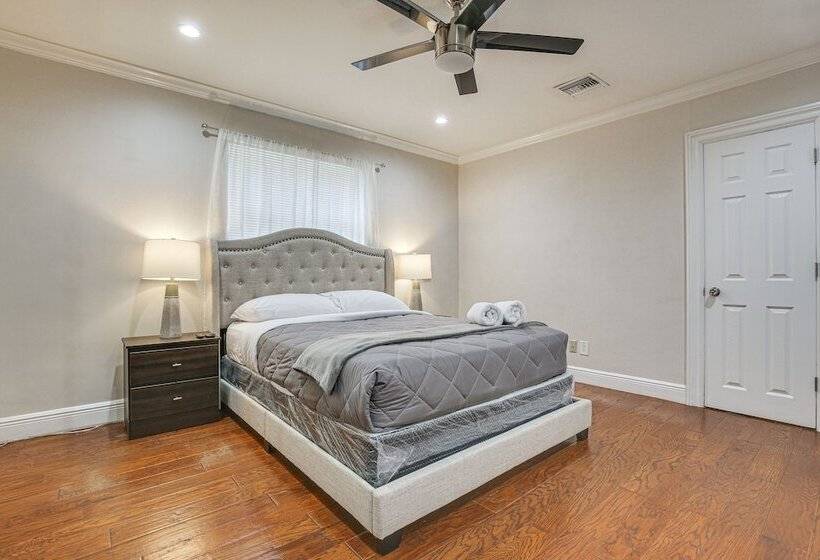 Lighthouse Point Home W/ Patio   3 Mi To Beach!