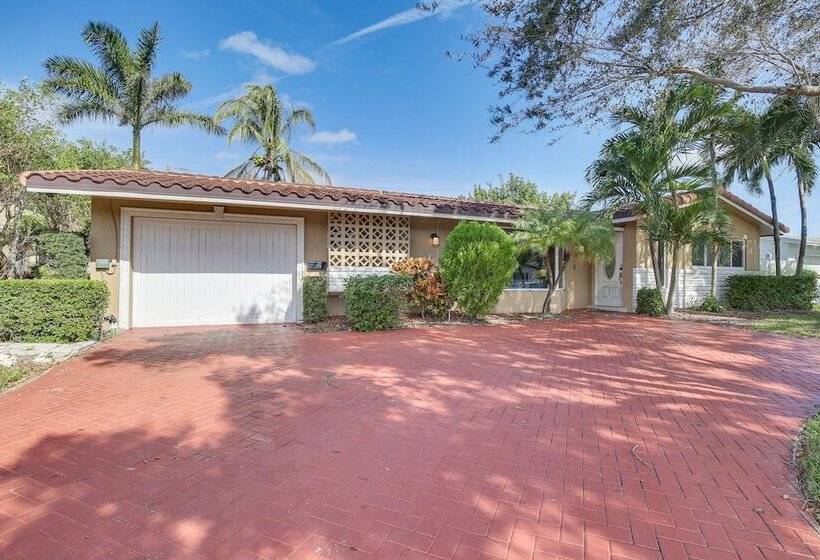 Lighthouse Point Home W/ Patio   3 Mi To Beach!