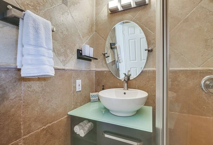 Lighthouse Point Home W/ Patio   3 Mi To Beach!