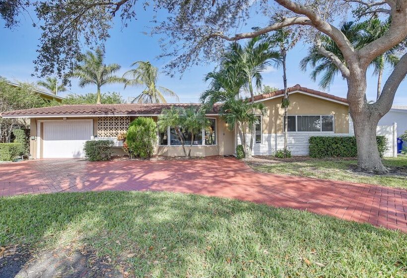 Lighthouse Point Home W/ Patio   3 Mi To Beach!