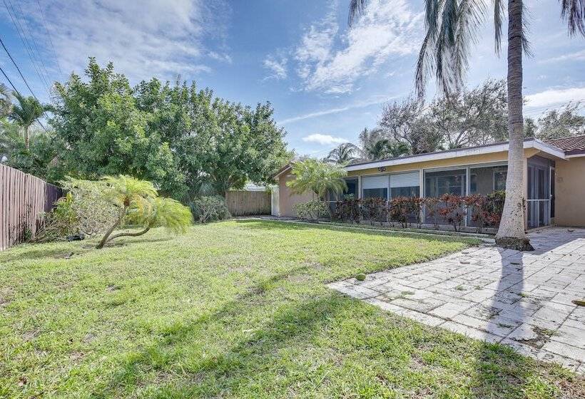 Lighthouse Point Home W/ Patio   3 Mi To Beach!