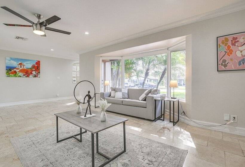 Lighthouse Point Home W/ Patio   3 Mi To Beach!