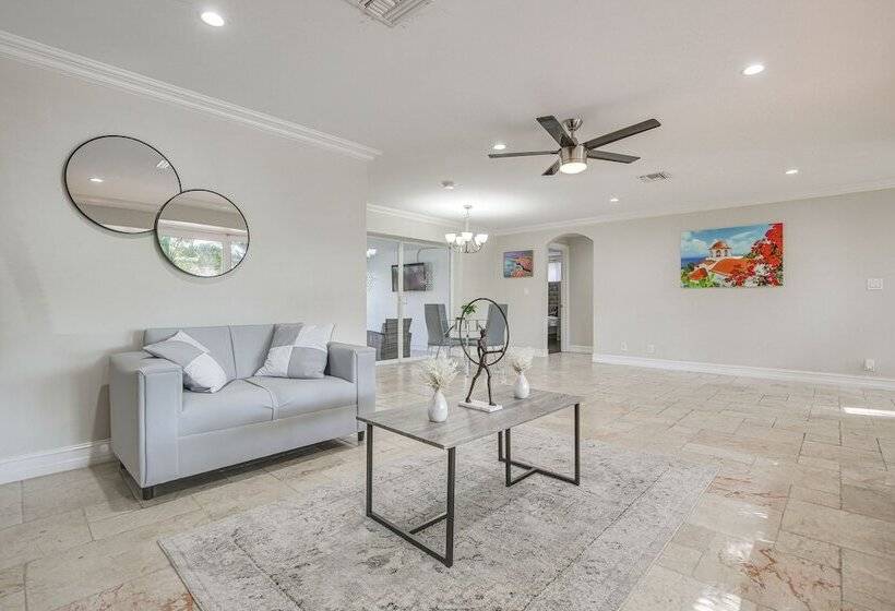 Lighthouse Point Home W/ Patio   3 Mi To Beach!