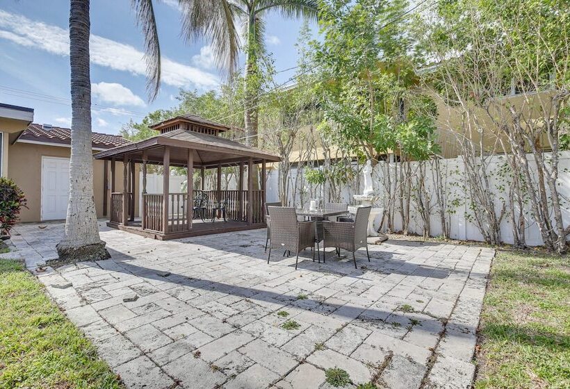 Lighthouse Point Home W/ Patio   3 Mi To Beach!