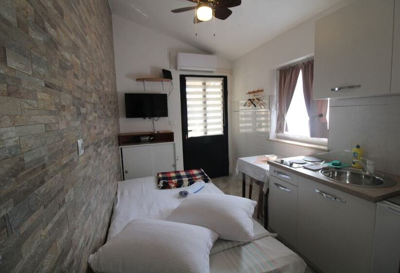 펜션 Room In Studio   Little Studio Sanjica In Pula, One Person