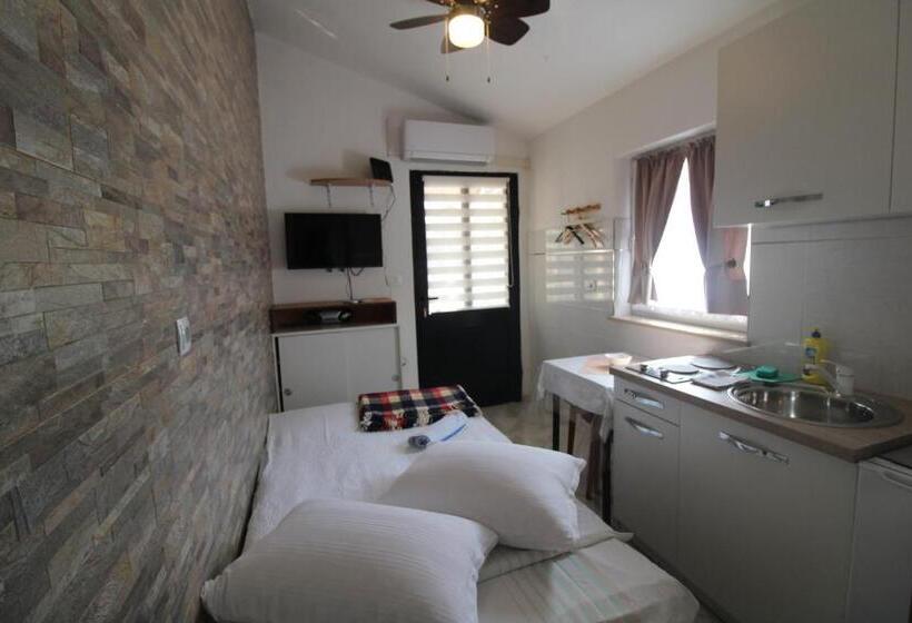 펜션 Room In Studio   Little Studio Sanjica In Pula, One Person
