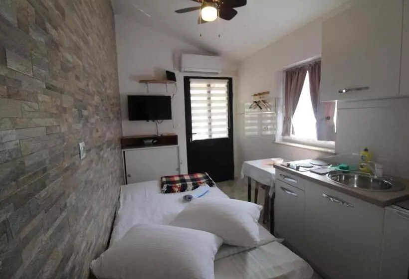 Majatalo Room In Studio   Little Studio Sanjica In Pula, One Person