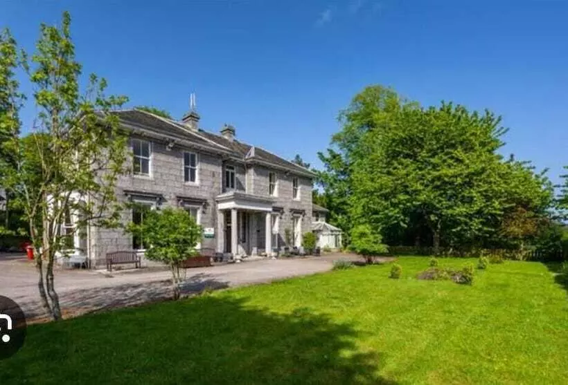 پانسیون Woodside House