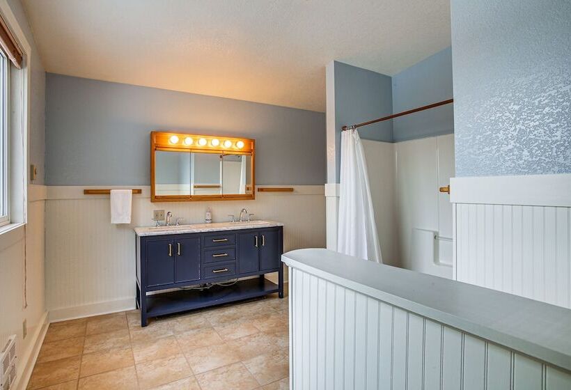 Pet Friendly Pinehurst Home: Hike, Bike & Ski!