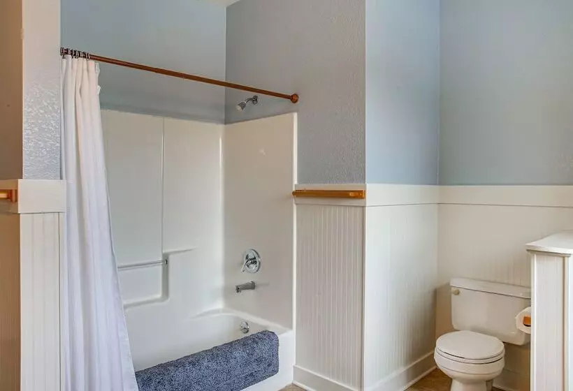 Pet Friendly Pinehurst Home: Hike, Bike & Ski!