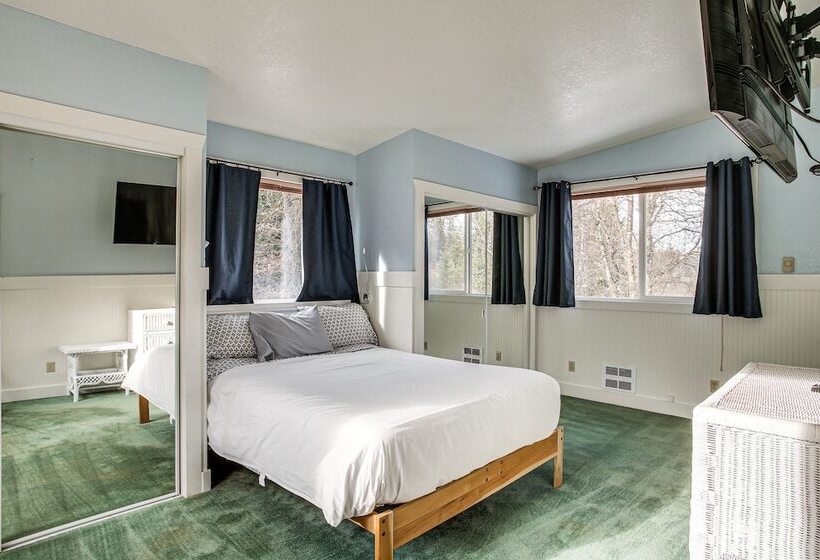 Pet Friendly Pinehurst Home: Hike, Bike & Ski!