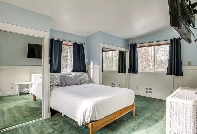 Pet Friendly Pinehurst Home: Hike, Bike & Ski!