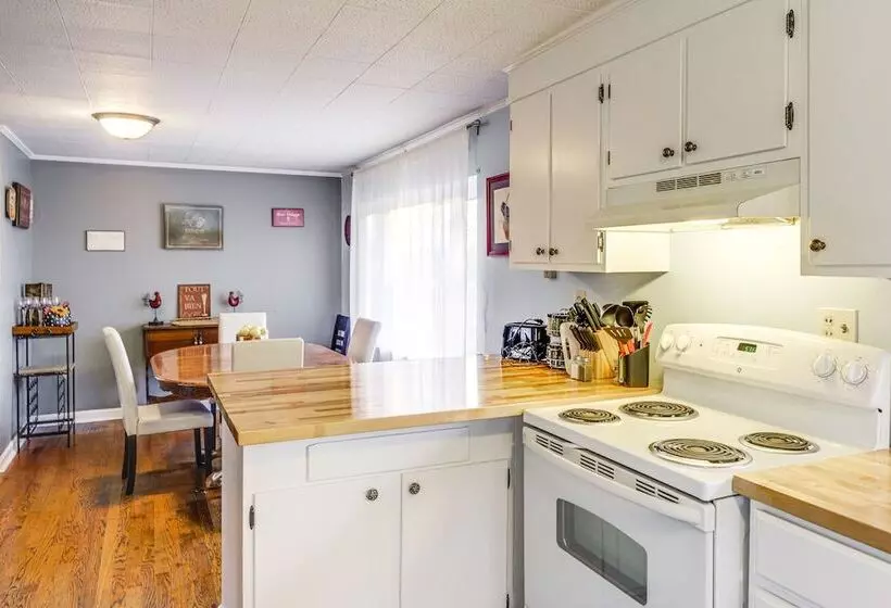 Pet Friendly Union Home ~ 19 Mi To Cincinnati!