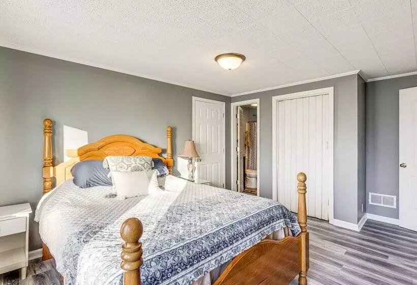 Pet Friendly Union Home ~ 19 Mi To Cincinnati!