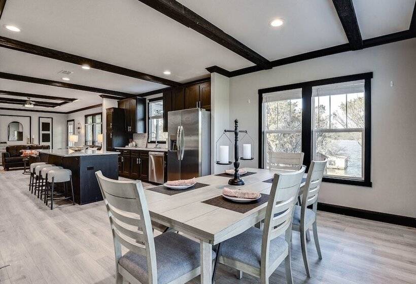 Possum Kingdom Lake House W/ Hot Tub & Shared Dock