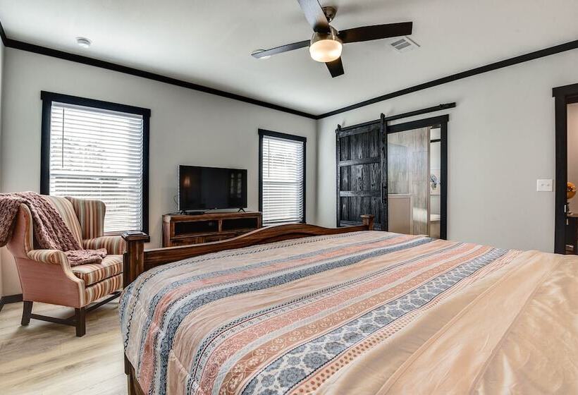 Possum Kingdom Lake House W/ Hot Tub & Shared Dock