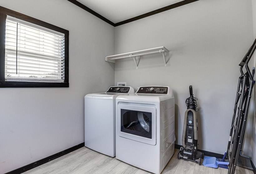 Possum Kingdom Lake House W/ Hot Tub & Shared Dock