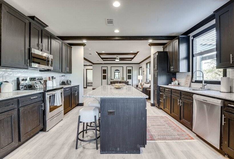 Possum Kingdom Lake House W/ Hot Tub & Shared Dock