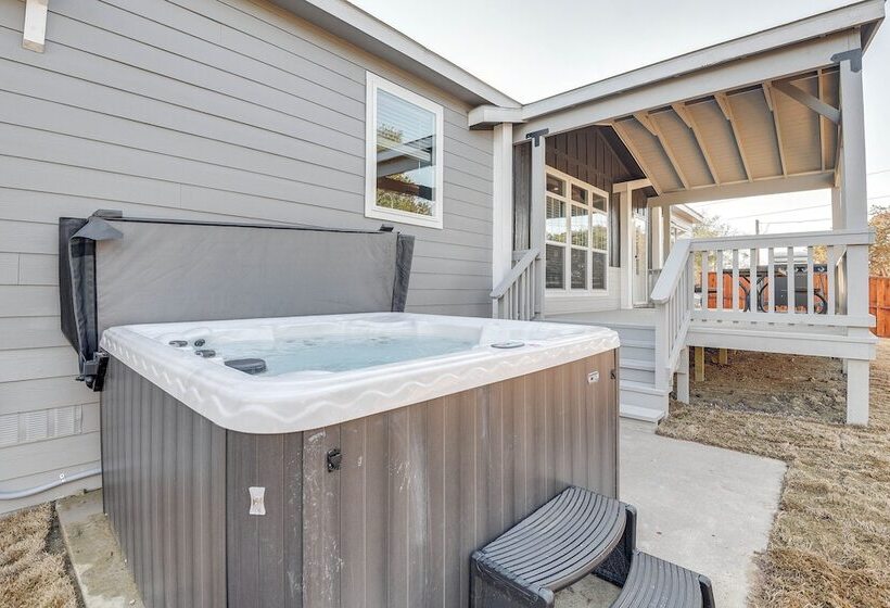 Possum Kingdom Lake House W/ Hot Tub & Shared Dock