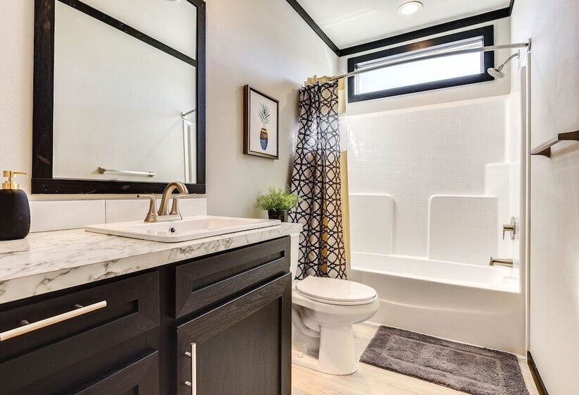 Possum Kingdom Lake House W/ Hot Tub & Shared Dock