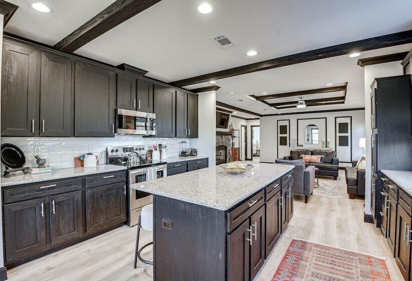 Possum Kingdom Lake House W/ Hot Tub & Shared Dock