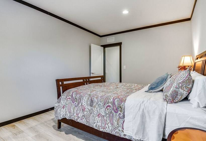 Possum Kingdom Lake House W/ Hot Tub & Shared Dock