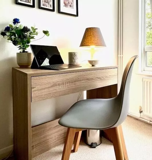 Residenssi Charming Home Near Gatwick Airport