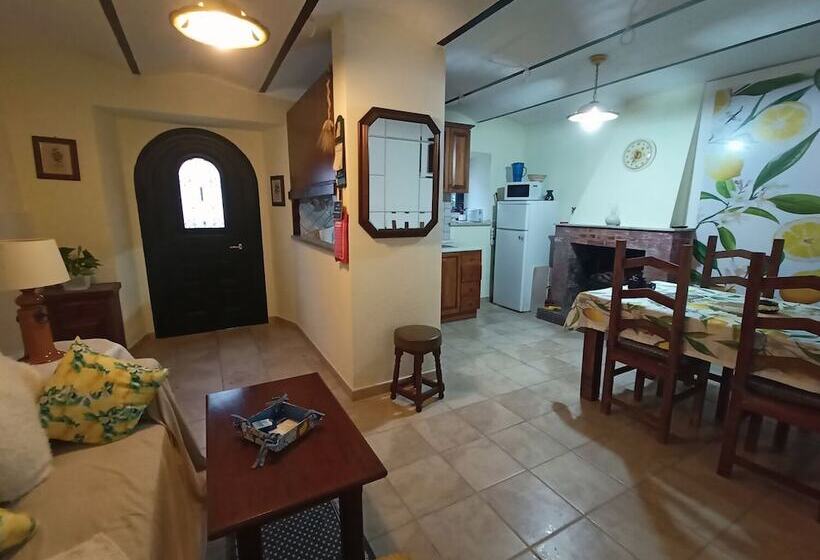 レジデンス Stunning 3 Bed House In Gallinaro, Aircon And Pool