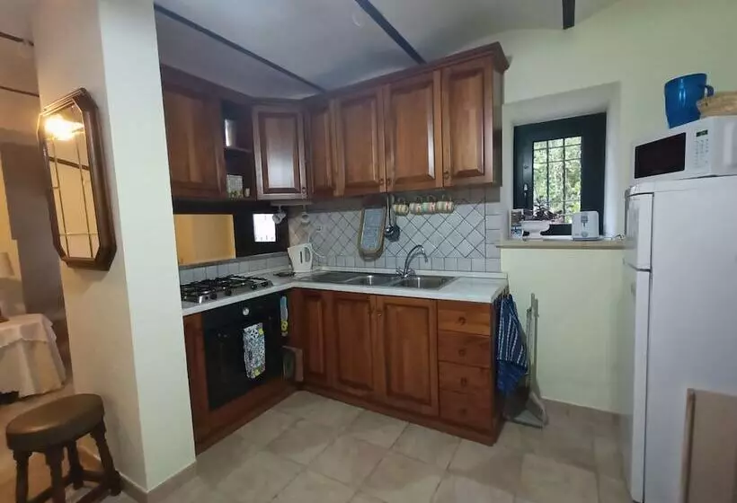 Residenssi Stunning 3 Bed House In Gallinaro, Aircon And Pool