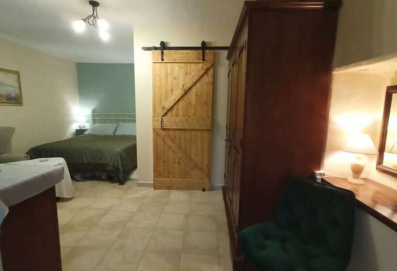 レジデンス Stunning 3 Bed House In Gallinaro, Aircon And Pool