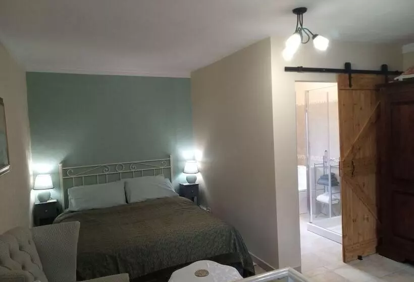 Residenssi Stunning 3 Bed House In Gallinaro, Aircon And Pool