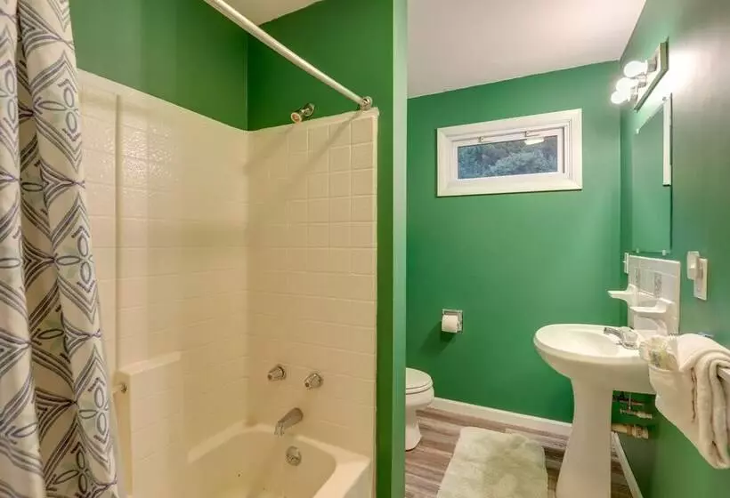 River Access & Hot Tub: Cozy Hot Springs Cabin