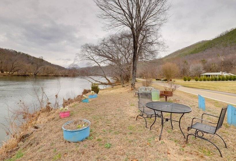 River Access & Hot Tub: Cozy Hot Springs Cabin
