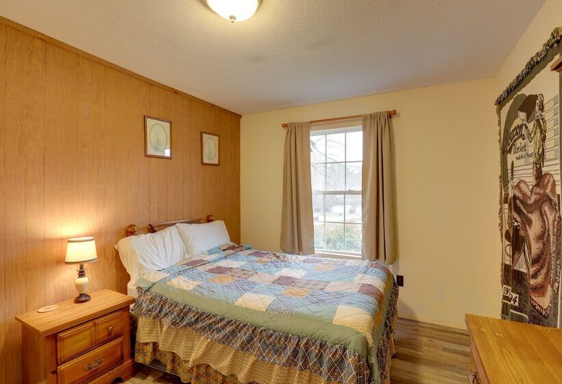 River Access & Hot Tub: Cozy Hot Springs Cabin