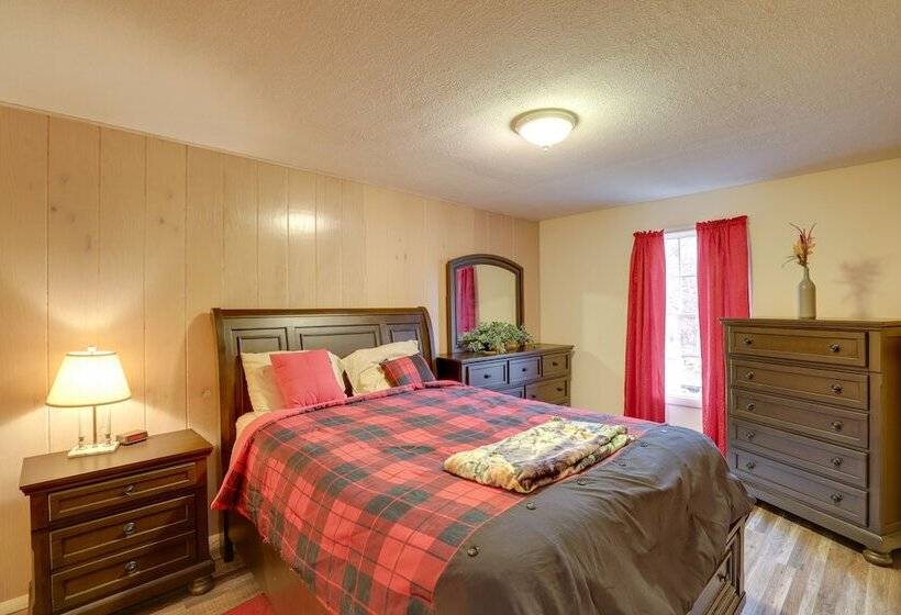 River Access & Hot Tub: Cozy Hot Springs Cabin