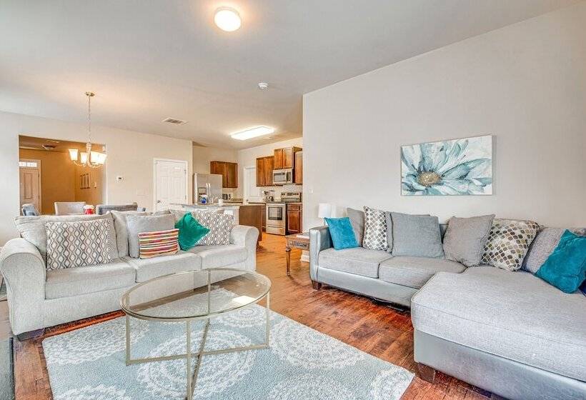 Spacious Atlanta Home W/ Yard & Charcoal Grill!