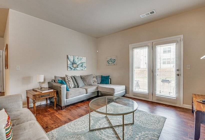 Spacious Atlanta Home W/ Yard & Charcoal Grill!