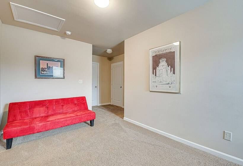 Spacious Atlanta Home W/ Yard & Charcoal Grill!