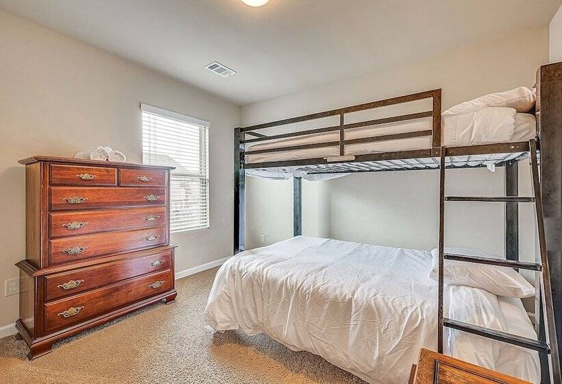 Spacious Atlanta Home W/ Yard & Charcoal Grill!