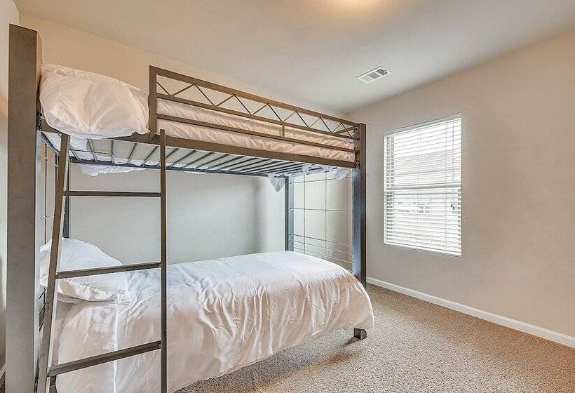 Spacious Atlanta Home W/ Yard & Charcoal Grill!