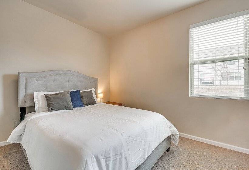 Spacious Atlanta Home W/ Yard & Charcoal Grill!