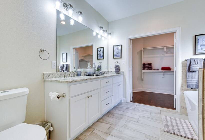 Spacious Grand Prairie Home W/ Fenced Yard + Patio