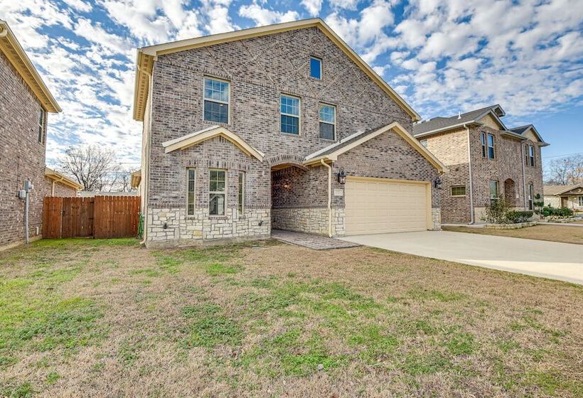 Spacious Grand Prairie Home W/ Fenced Yard + Patio